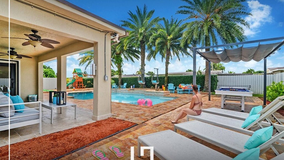 Carol City House | Miami Chilling-Amenities w/Hot Pool-spa/pool table/BBQ