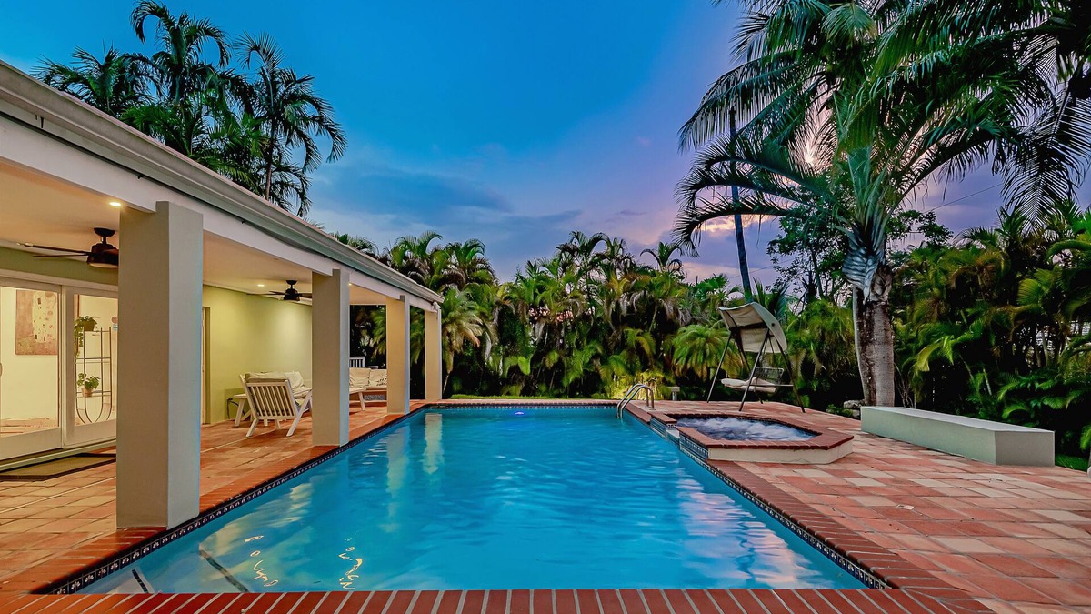Pinecrest House | Miami Dream Home/Heated Pool/Jacuzzi/Fire Pit/BBQ Area.