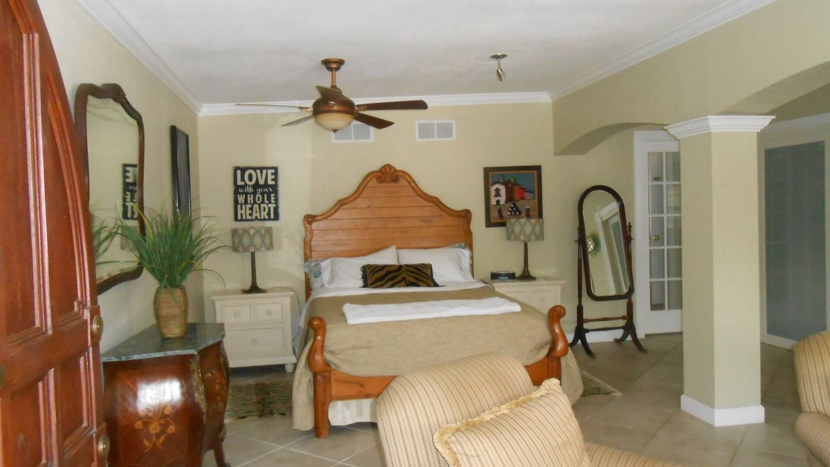 Ludlam Apartment | Miami Falls Area Private Studio/Apartment