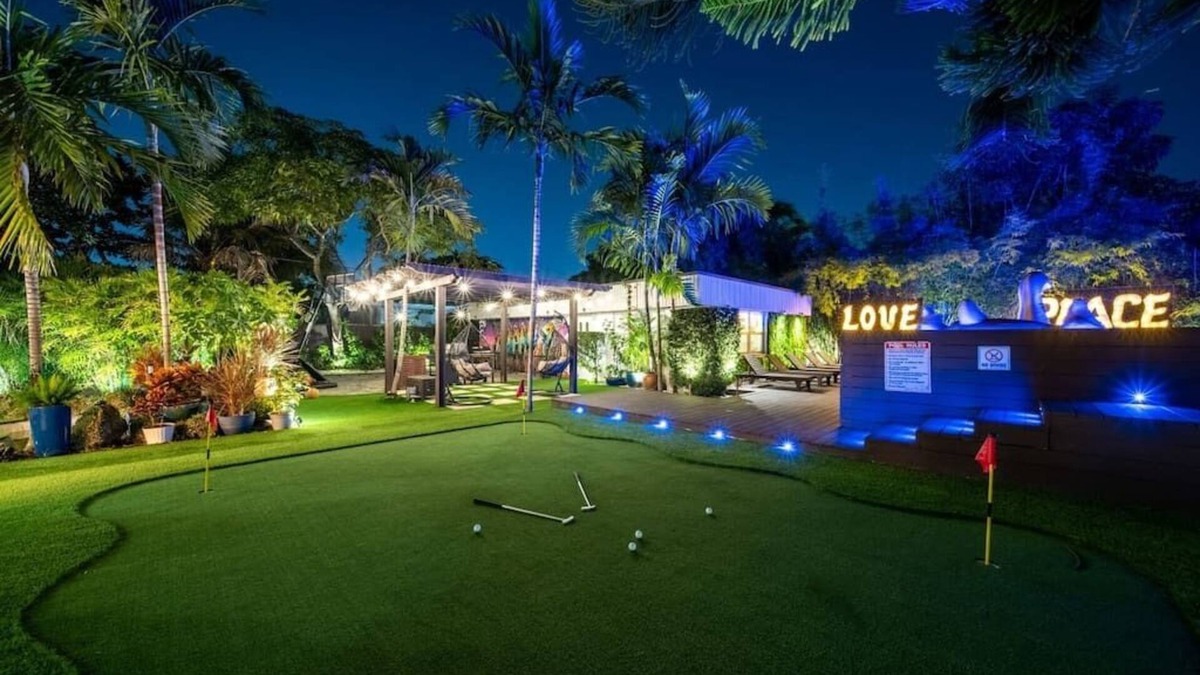 North Miami House | Miami Love&Peace Zen Oasis-Pool- Basketball Hoop