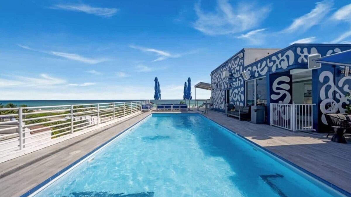 Miami Beach Condo | Miami Ocean Drive 1BR APT & Rooftop Pool Access