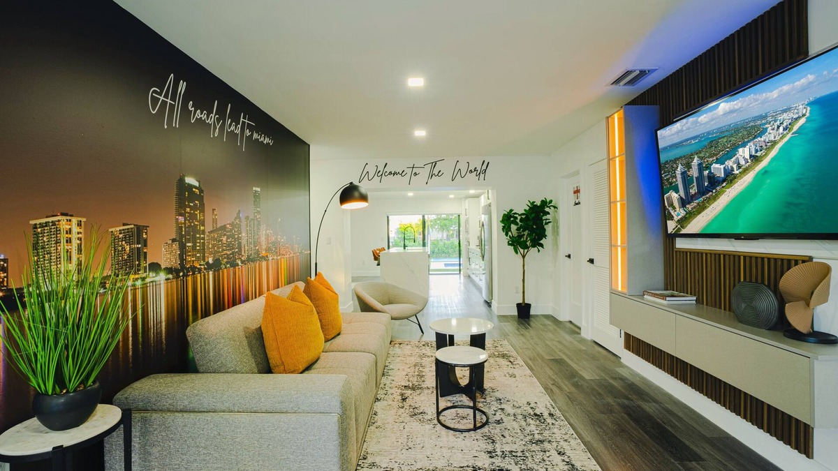 Ludlam House | Miami World Mansion/Mini Golf/Game Room