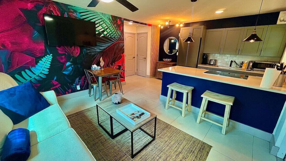 Victoria Park Apartment | MiamiVice Las Olas Near Beach & Park with Fire Pit!