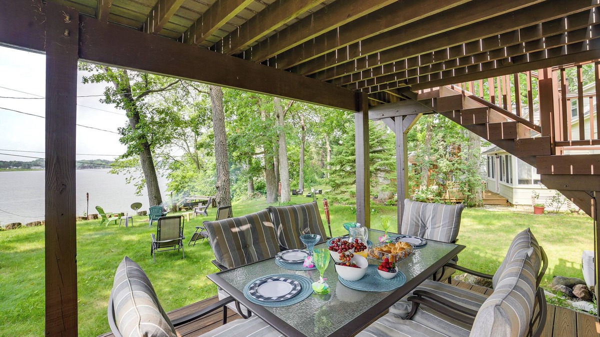 Grass Lake House | Michigan Lakefront Retreat w/Kayaks & 2 Decks