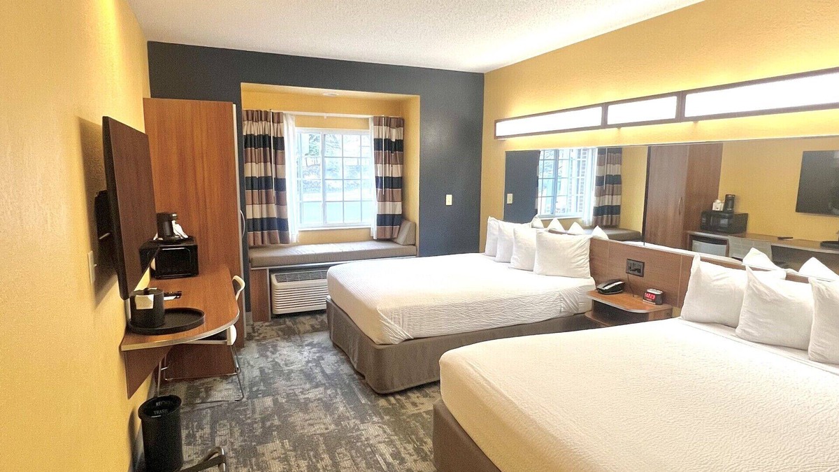 Chili Center Hotel | Microtel Inn & Suites by Wyndham Chili/Rochester Airport