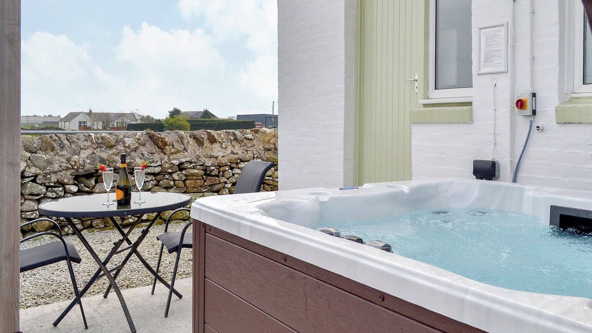Whithorn Cottage | Mid Bishopton Cottage - UK10910