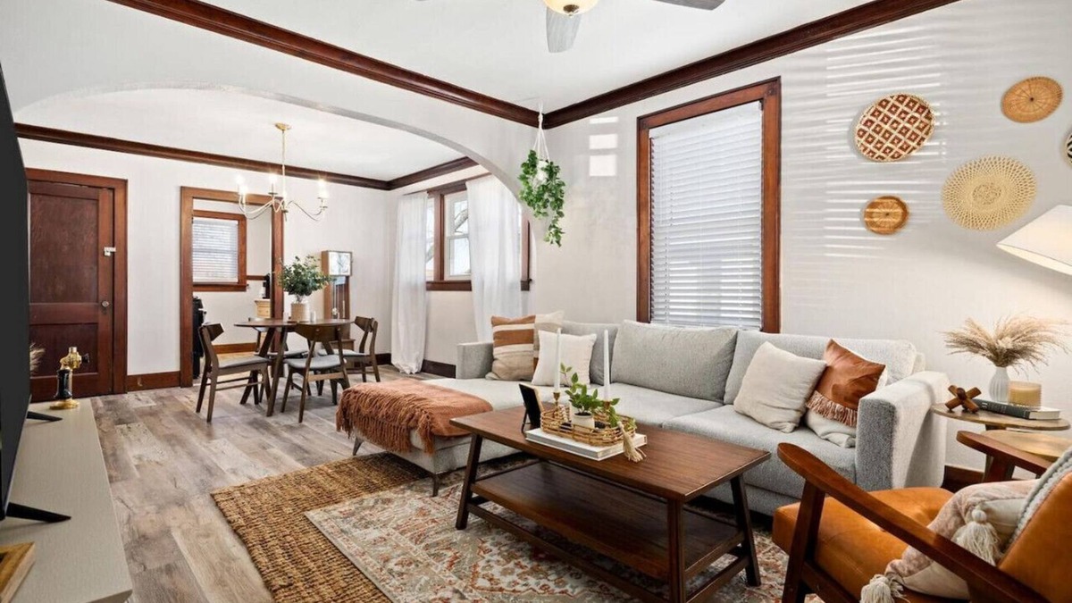Peoria Heights House | Mid-Century Bohemian Escape