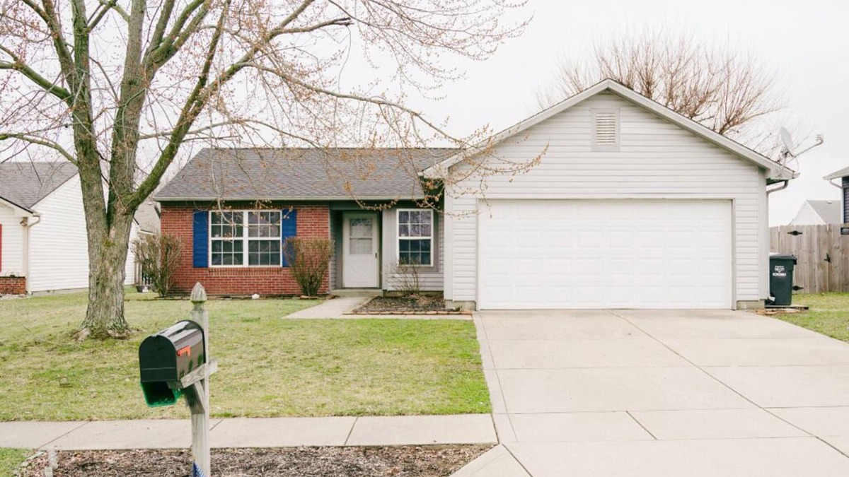 Kokomo House | Mid-Century Comfort 3BR 2 BATH in a Quiet Neighborhood - Family Friendly
