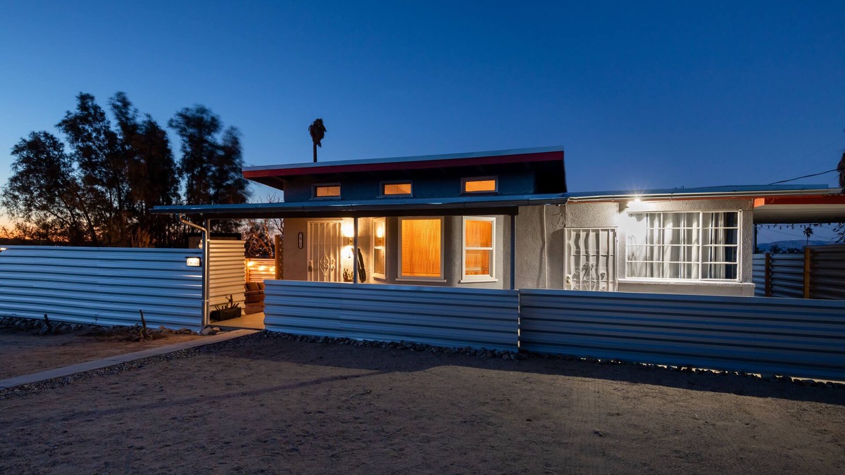 Twentynine Palms House | Mid Century Delight~5 miles from in Joshua Tree North Entrance