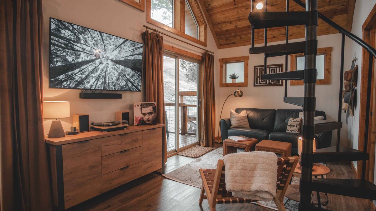 Riggins Cabin | Mid-century modern cowboy retreat with a 35-ft. deck on the Salmon River.