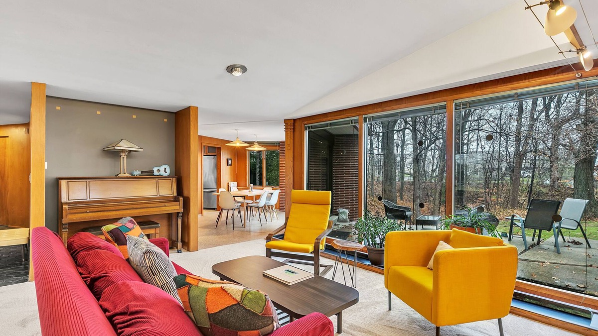 Racine House | Mid-Century Modern Dream Getaway