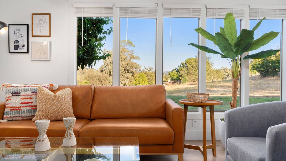 Loomis House | Mid Century Modern Escape 4 Br w/Pool - 1.7 acres