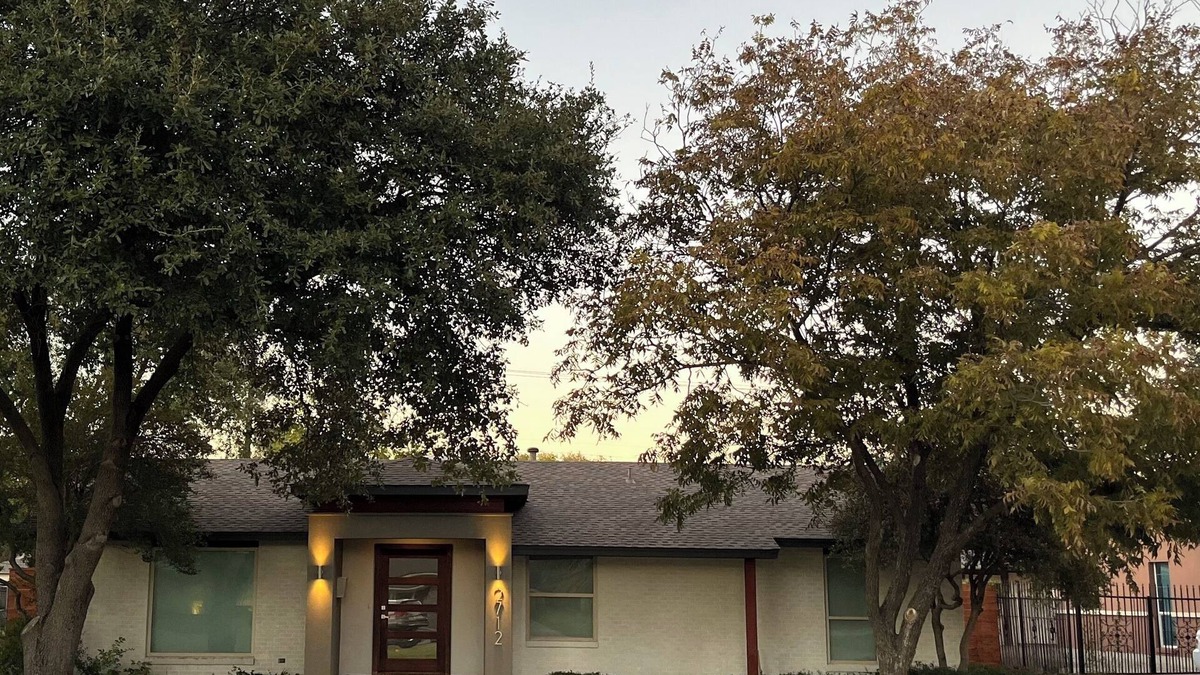 Dallas House | Mid Century Modern Home with Pool GREAT for EVENTS and LOW KEY Party Parties