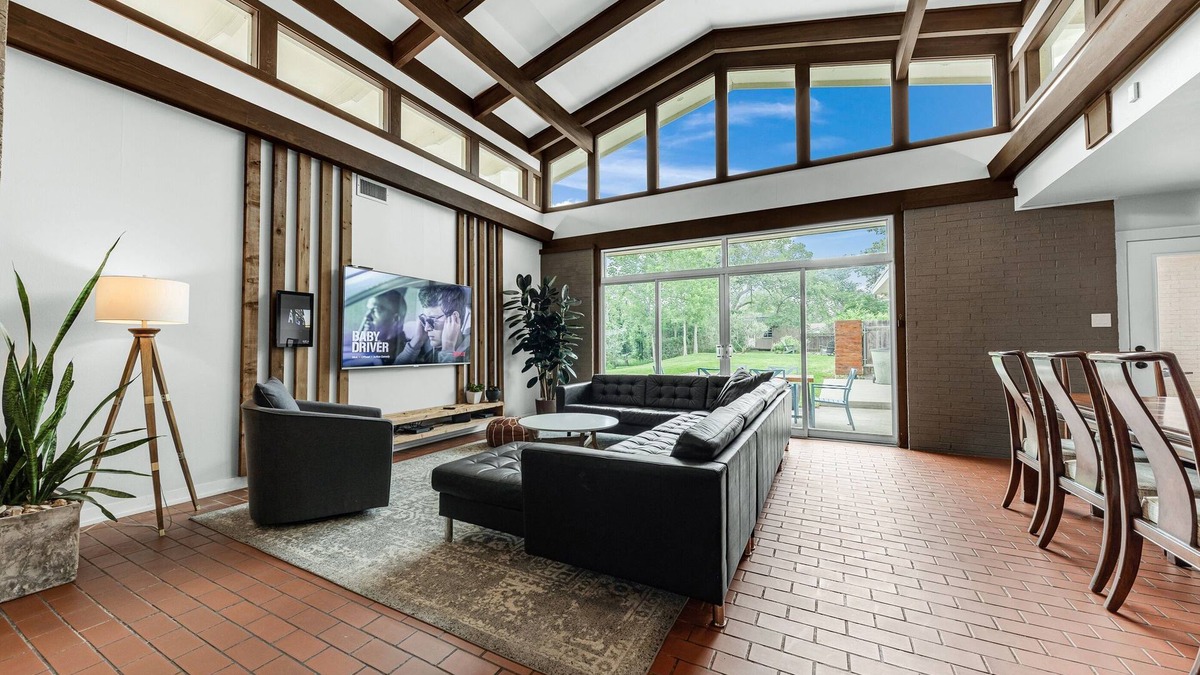 Bryan House | Mid-Century Modern @ Texas A&M Sleeps 16+ in Style