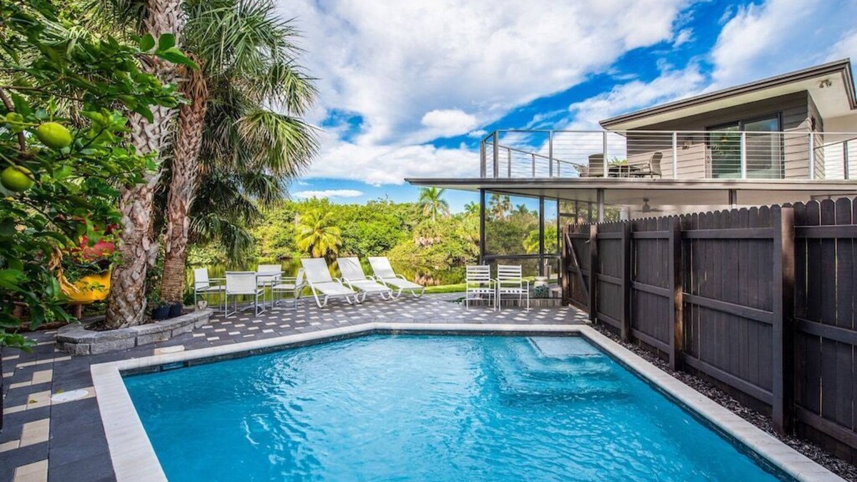 Birch Park Finger Streets House | Mid-Century Oasis | 1 Block to Ft Lauderdale Beach | Pool, Kayaks & Porch