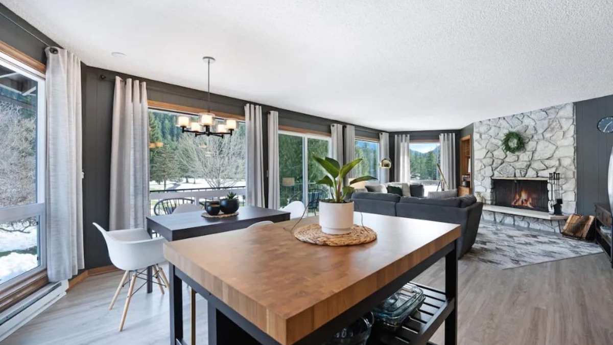 Welches Condo | Mid-Century Escape | Mt Hood Resort | Views + Pets