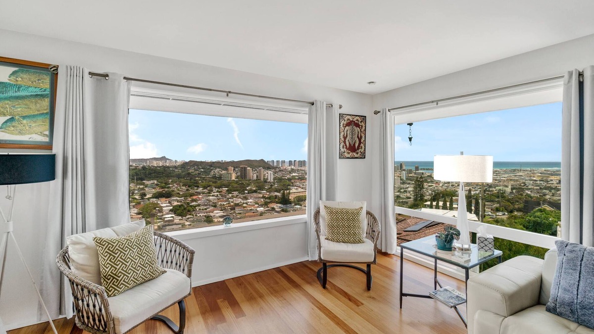 Liliha - Kapalama House | Mid-Century + Views & Privacy near Downtown Honolulu.