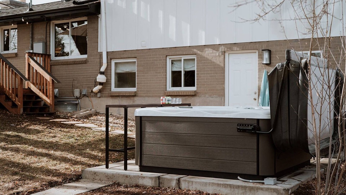 Littleton House | Mid-Mod Centennial Retreat Hot Tub+Deck DTC