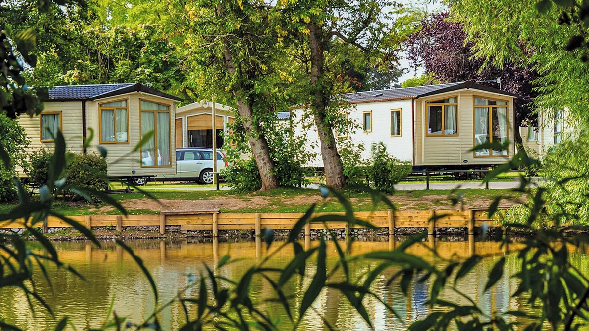 Burnham-on-Sea House | Mid range 12ft-wide caravan with one double and one twin.