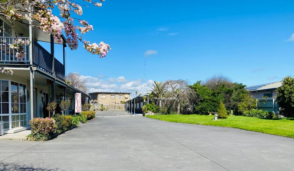 Morwell Hotel | Mid Valley Motel