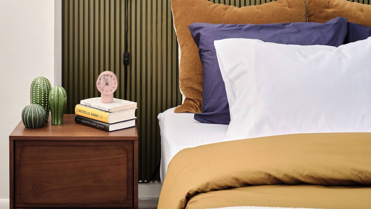 St. Edwards Apartment | Midcentury Couples Designer Loft - Casa Tuya