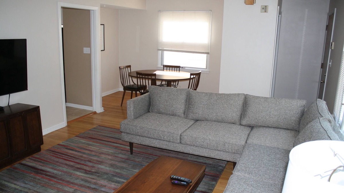 Riverwest Apartment | Midcentury Lower in Riverwest