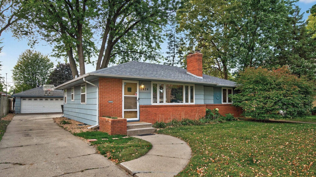 Richfield House | Midcentury Modern Home with Cinema Room
