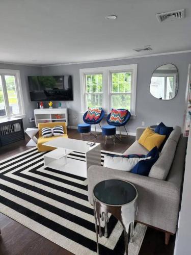 Newport East Apartment | Middletown Modern Apartment - RIBryan Property