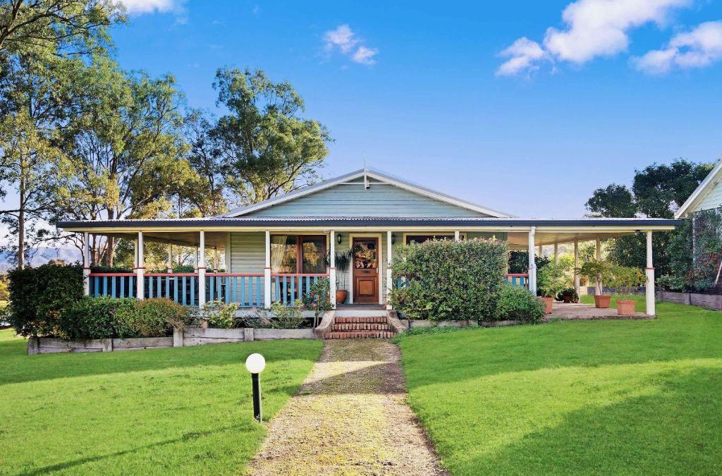 Lovedale House | Midnight's Promise - Promise 1