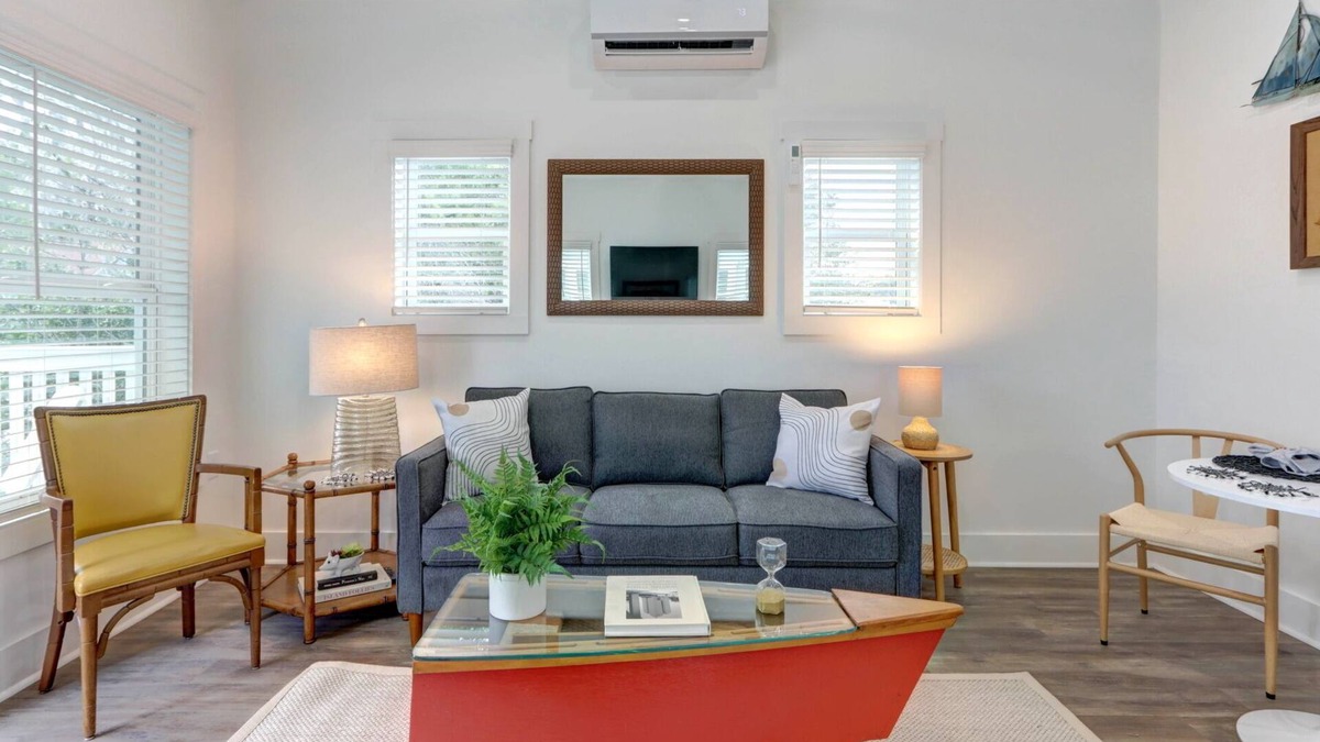 Thunderbolt Cottage | MidShipTury Cottage - 5 minutes to SAV/15 to Beach by Lucky Savannah