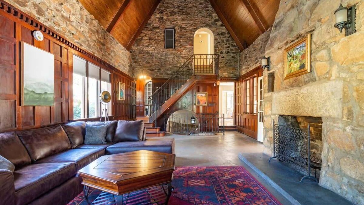Columbus House | Midtown Castle! Modern & Regal - Royal in Columbus