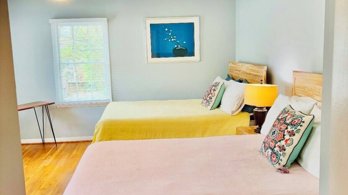 Piedmont Heights House | Midtown House, Walk to Piedmont Park, private Fire Pit, Sleeps 14, free parking