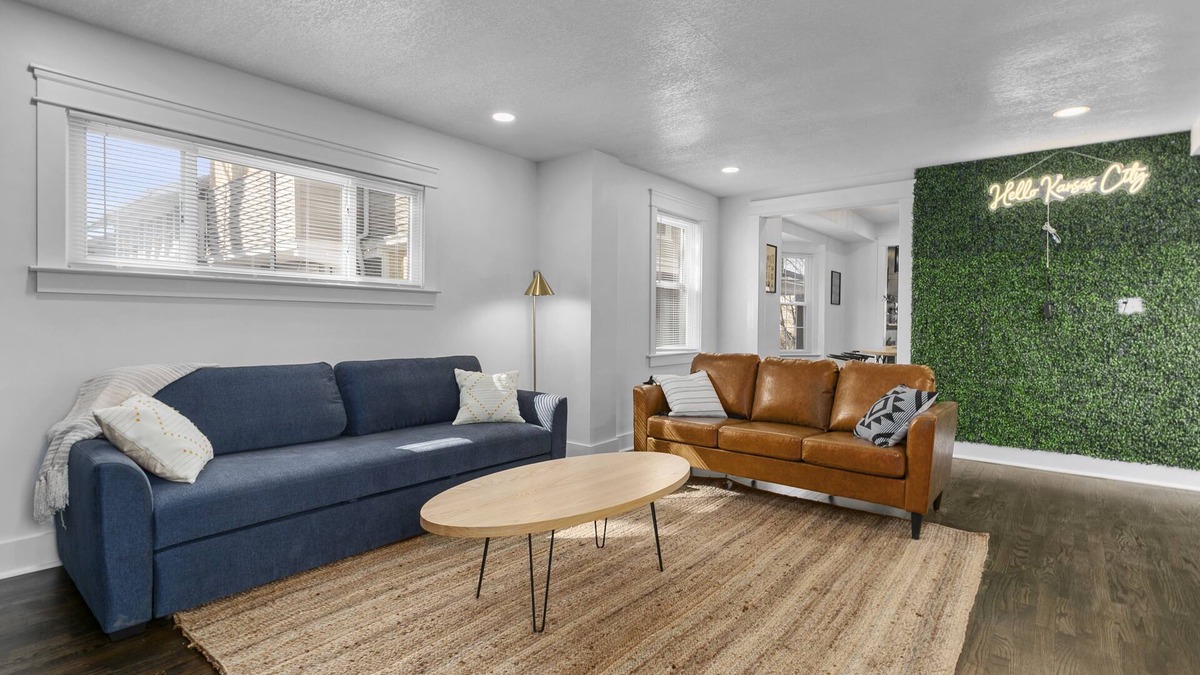 Kansas City House | Midtown Manor Central Location - 1 Mile to Plaza