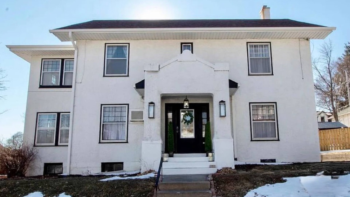 Midtown House | 'Midtown Mansion' - Close to Blackstone, Midtown, Old Market, CHI, Zoo and more!