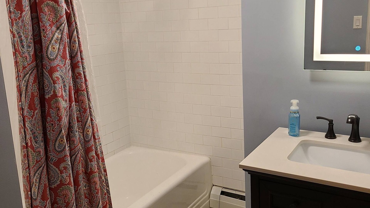 Glens Falls House | Midway between Saratoga Springs and Lake George