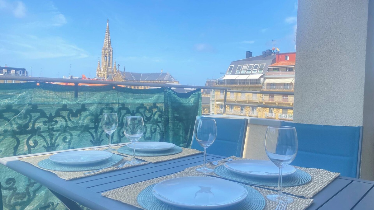 Egia Apartment | Mikain Cathedral View