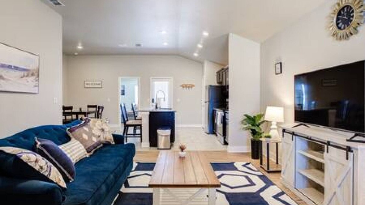 Lubbock House | Milano Lodge - Cozy Retreat
