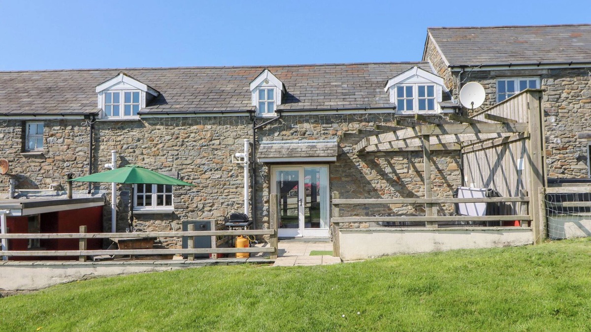 Felinfach Cottage | MILL COTTAGE, pet friendly, character holiday cottage in Aberaeron