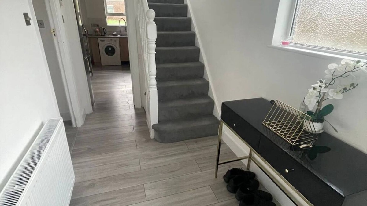 Hale House | Mill Hill 3 bed house