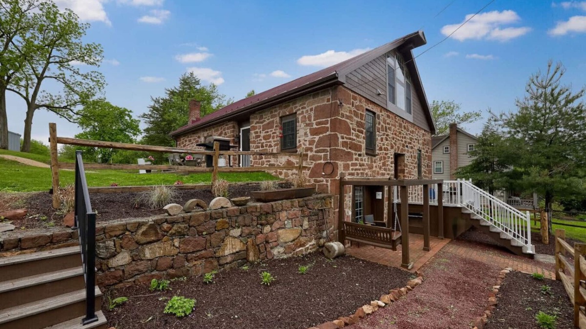 Stouchsburg Apartment | Mill House - The Highland Suite
