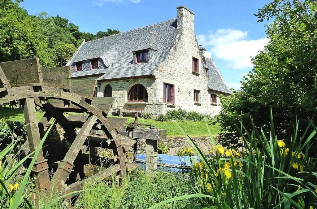 Landeleau House | Mill in Brittany by River Aulne with Kayaks