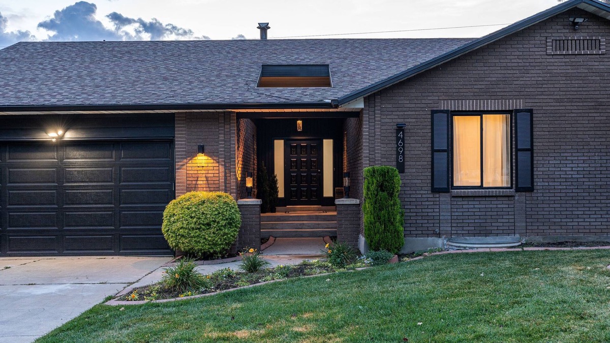 Olympus Cove House | Millcreek Villa: Scenic Fun & Games Getaway! 5 Bedroom Home by RedAwning