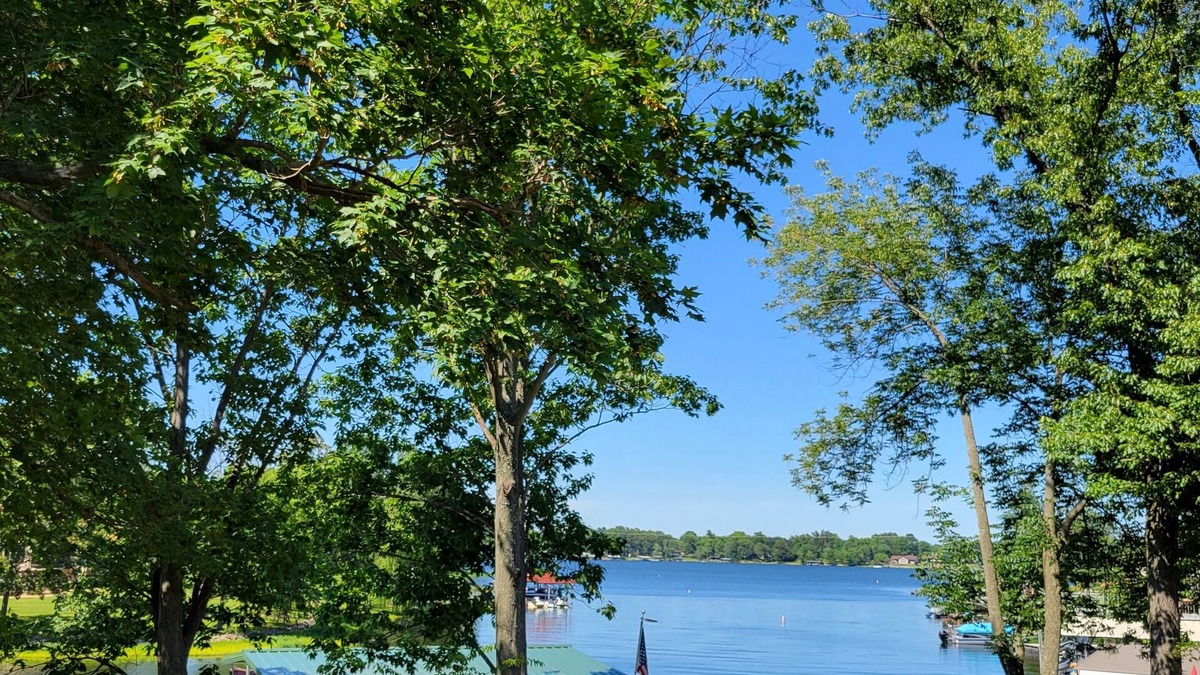 Wolf Creek House | Millers 2 lakehouse. Pontoon available to rent