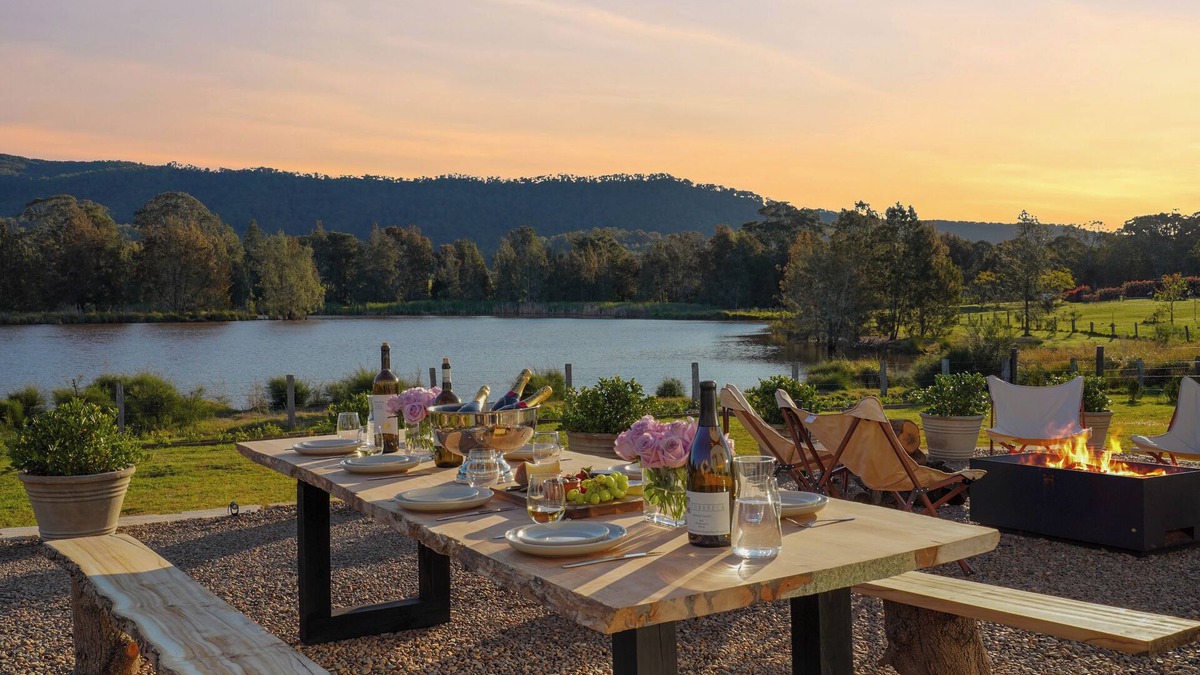 Millfield House | MILLFIELD WATERS Luxury Hunter Valley Accommodation AMAZING WATER MOUNTAIN VIEWS