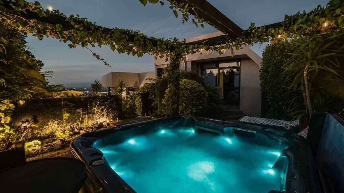 Cashmere House | Million Dollar City Views - Sleeps 10