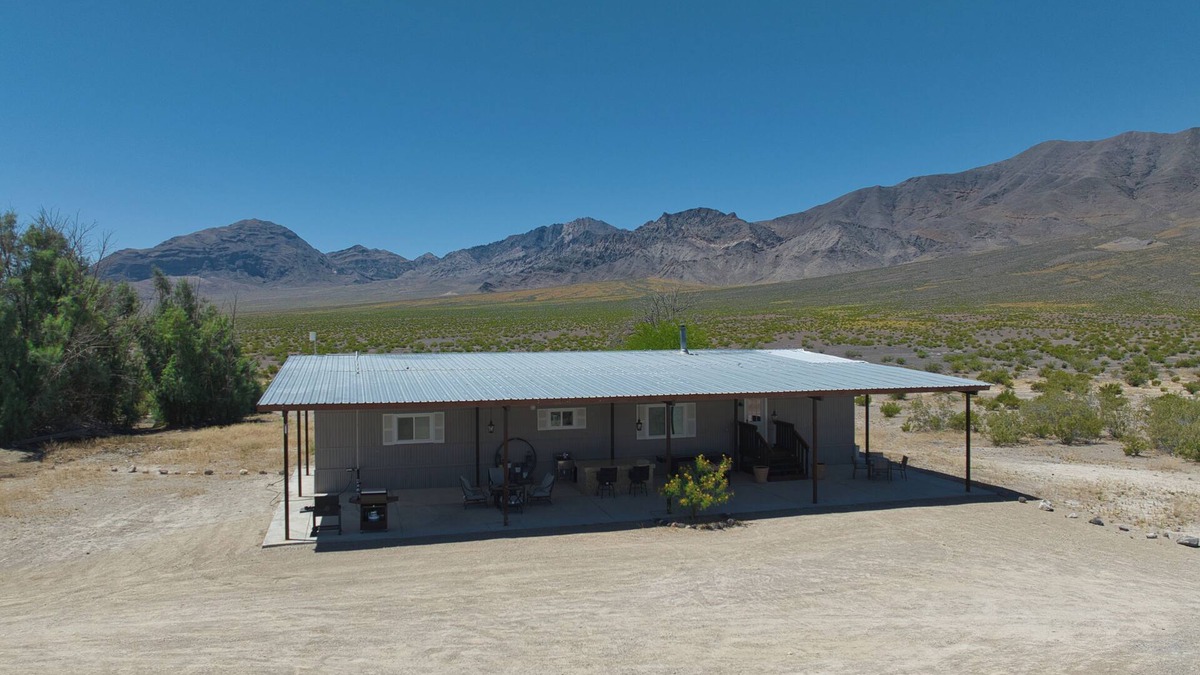 Mojave Desert House | Million Dollar View close to Death Valley and remote for Perfect Stargazing