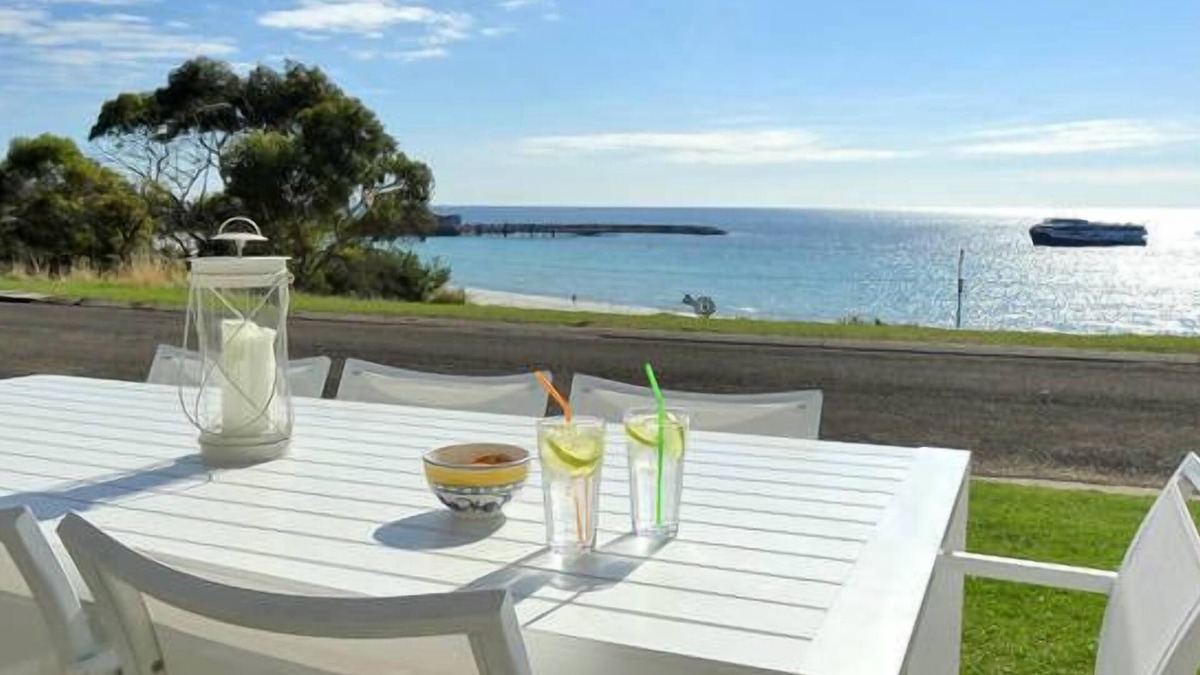 Penneshaw House | Millpond - Penneshaw Beach