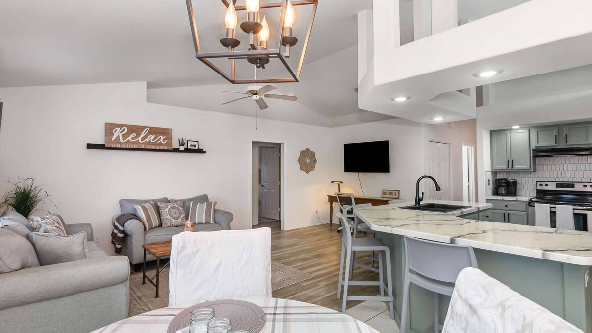 Interchange Square House | Milly · Spacious Luxury Pool Home Oasis · 8 mi to Airport
