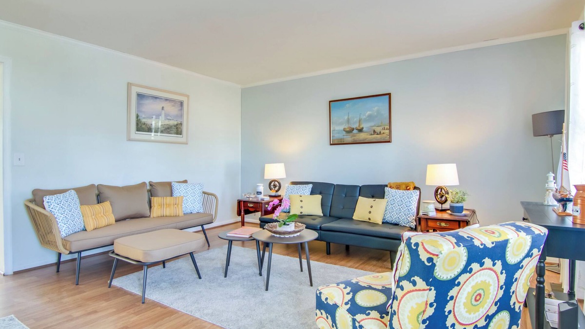 Milton House | Milton Townhouse ~ 9 Mi to Delaware Bay!