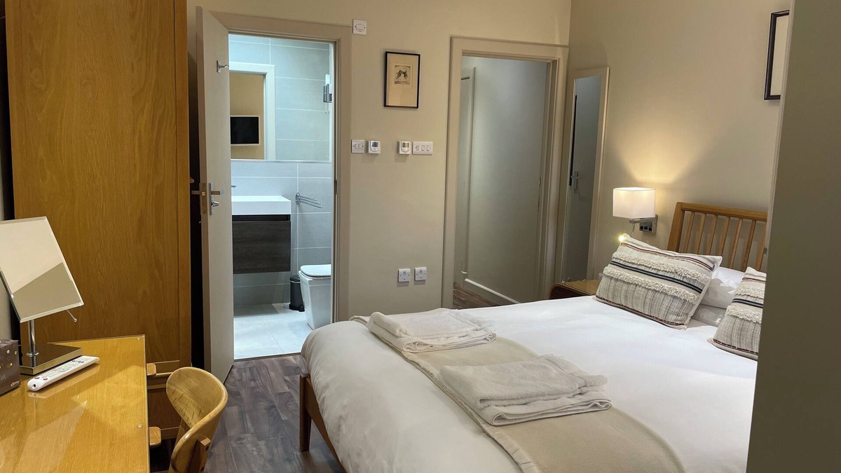 Lee-on-the-Solent Apartment | Milvil Self Contained Apartment